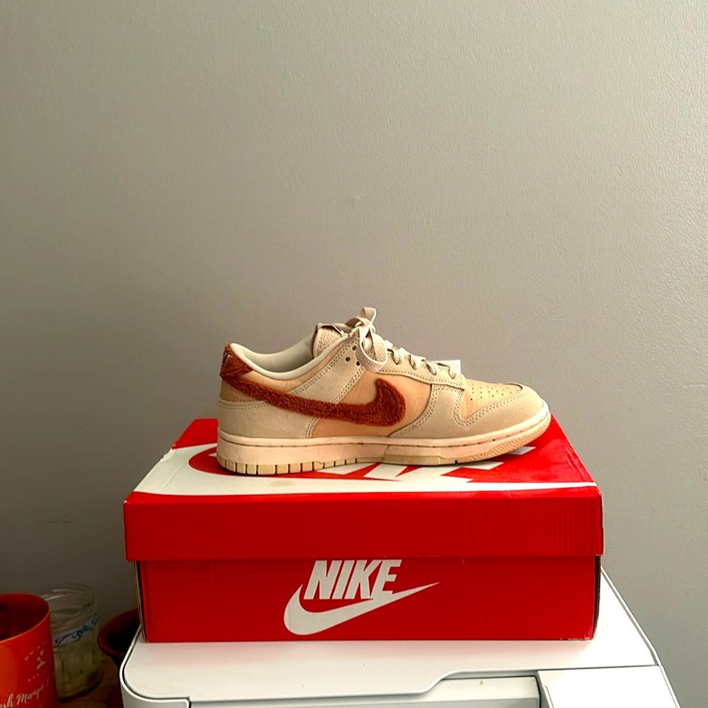 Nike womens DUNK low shimmer/ MARS STONE-SANDRIFT size 8.5